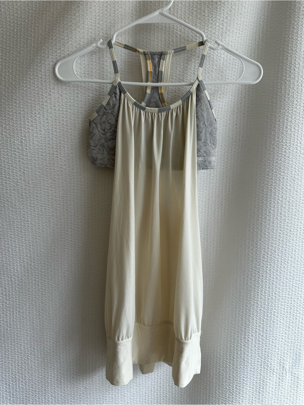 Lululemon No Limits Tank Cream Gray Built In Bra Racerback Yoga Top Size 4